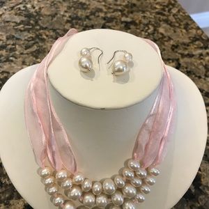 Faux pearl necklace and earring set